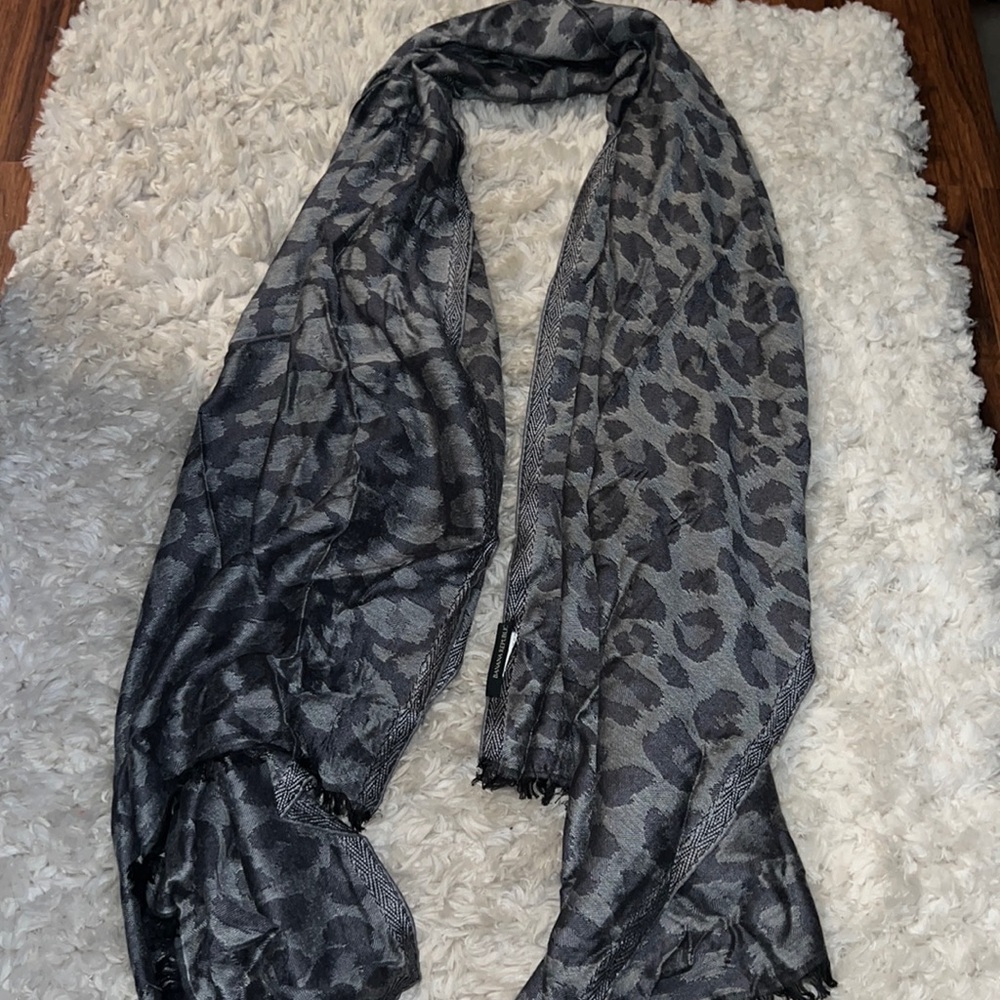 NWOT leopard scarf